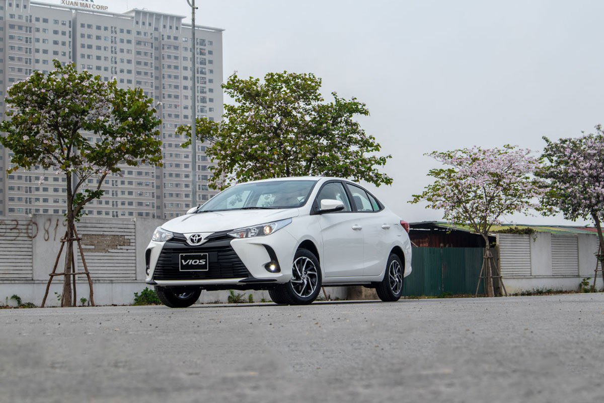 Toyota Vios E CVT 2021-4